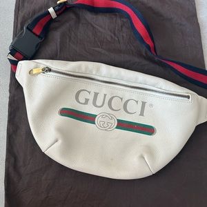 Gucci belt bag in off white color